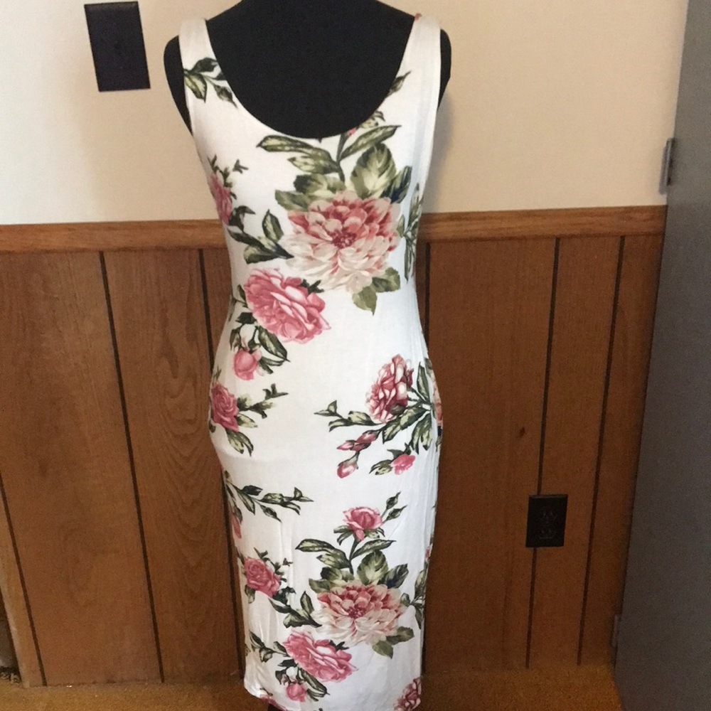 Popular Basics Floral Bodycon MIDI Dress Large